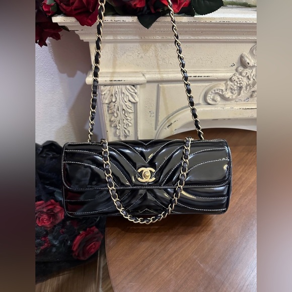 $2599 on-site ! Chanel Vintage patent East west classic flap shoulder bag - Picture 3 of 9